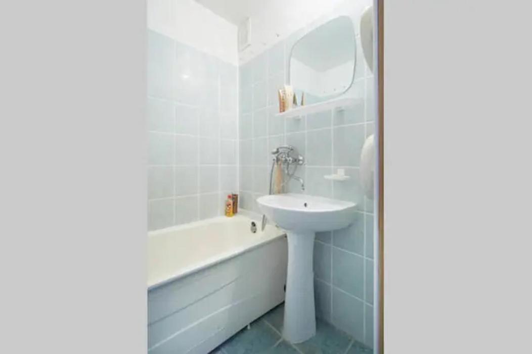 Cozy Private Room In A Three Room Apartment Free Parking Feel Like At Home VNO Kültér fotó